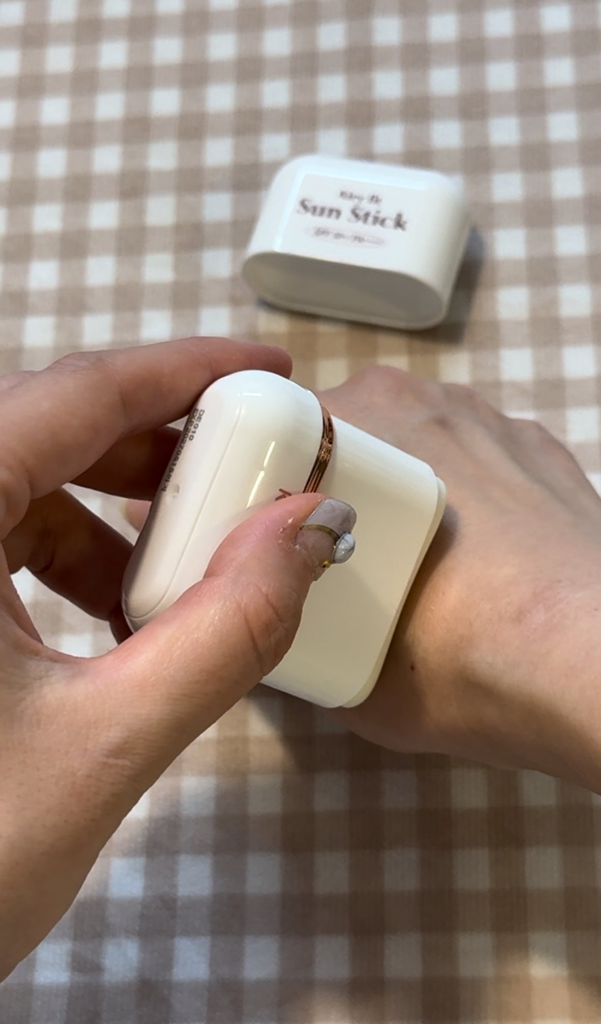 エアリーフィットサンスティック/KAHI/日焼け止めスティックを使ったクチコミ(2枚目)