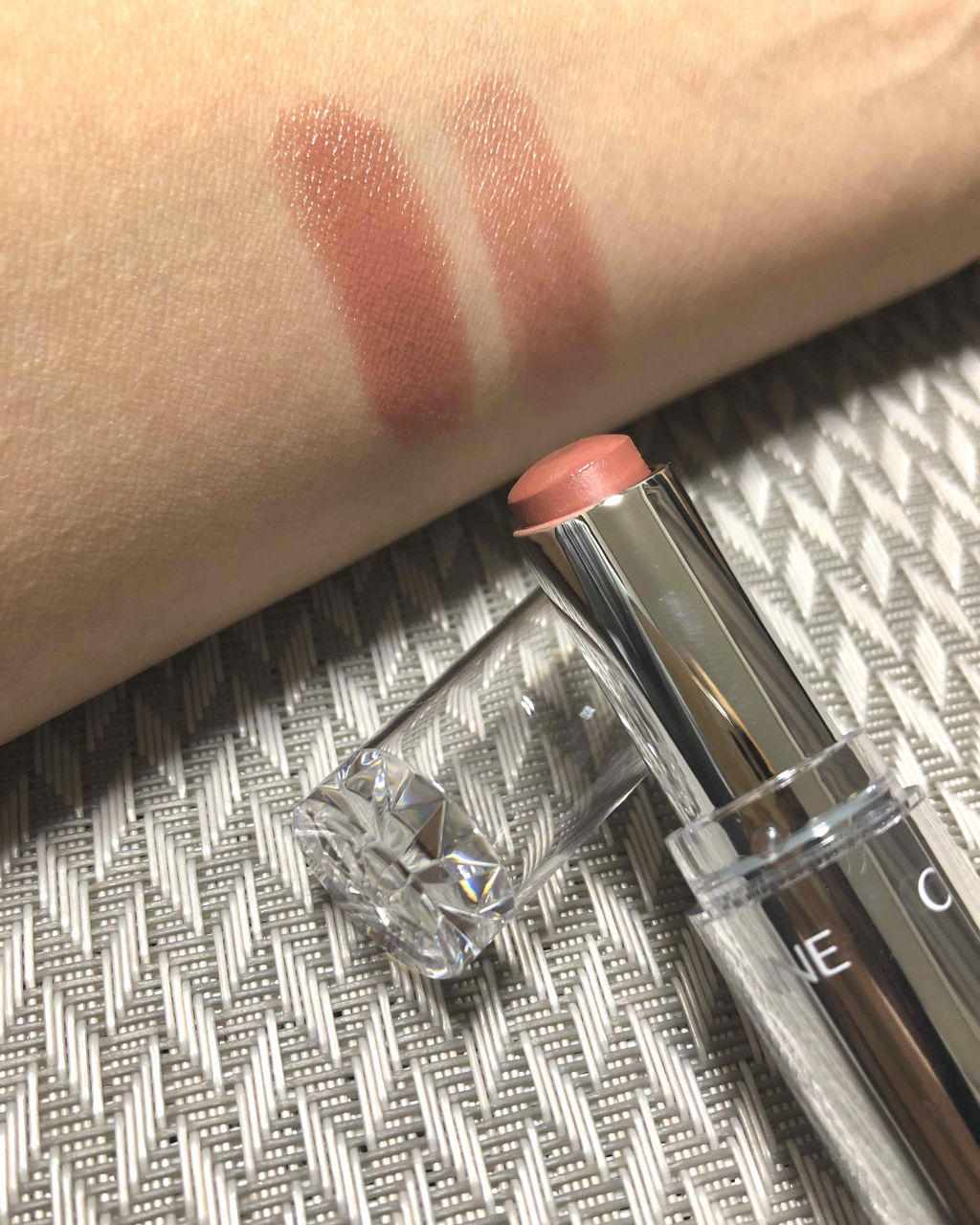 ラスティンググロスリップ/CEZANNE/口紅を使ったクチコミ（2枚目）