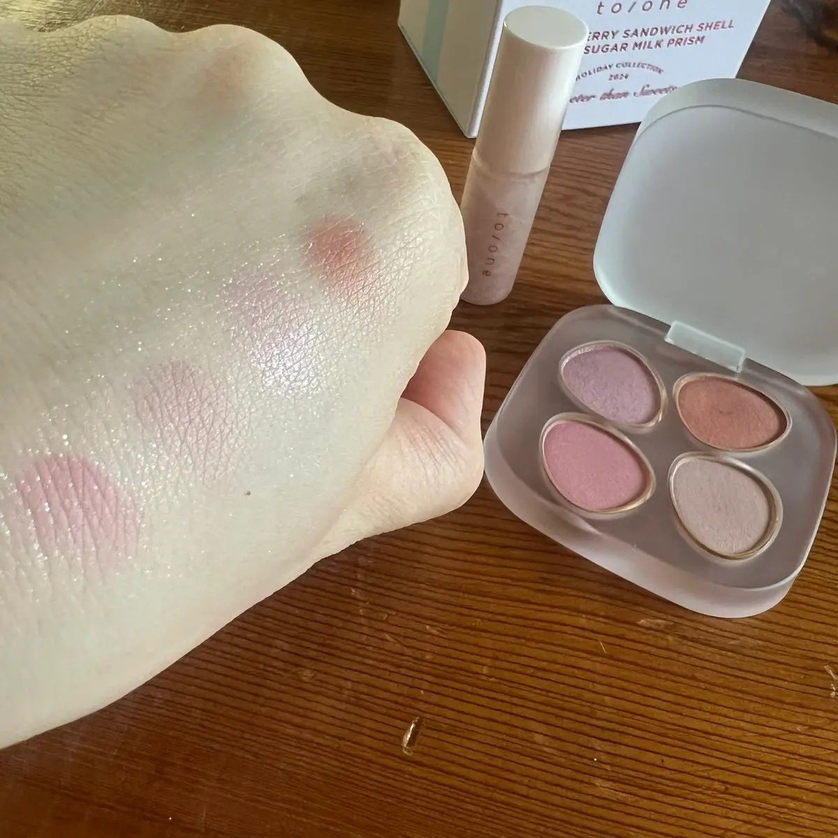 トーン ホリデー スイーツ ボックス Cheat Day Delights & Shiny Sprinkles/to/one/メイクアップキットを使ったクチコミ(3枚目)