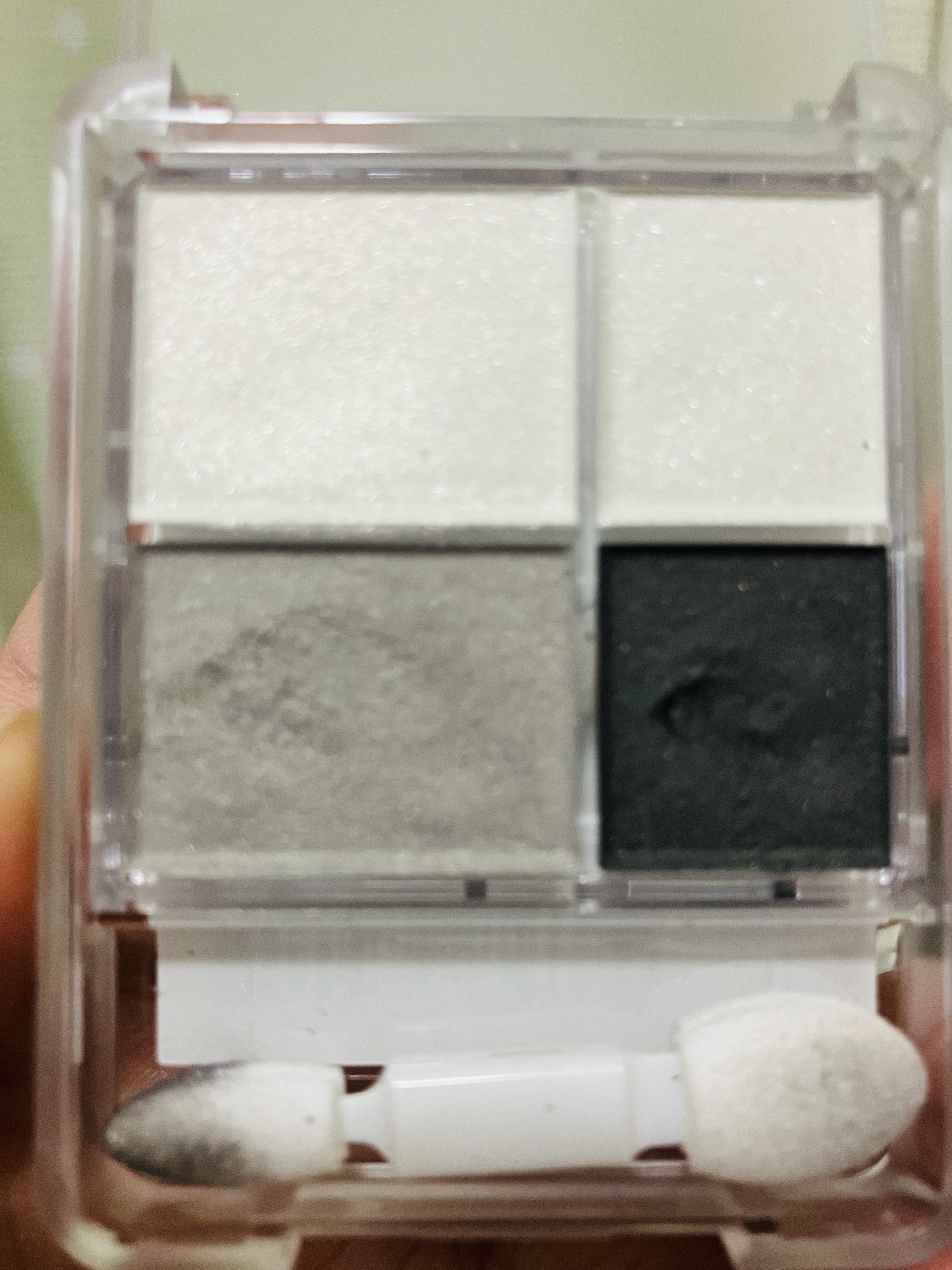 グラデーション アイシャドウ 06 グレー/ちふれ/アイシャドウパレットを使ったクチコミ（1枚目）