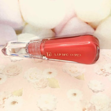 フローフシ   Lip38℃
+3℃ (コーラルピンク:色素薄い唇向け)
¥1,600
 ( ･ᴗ･ ) {画像は1枚目の方が色が近いです❁

♡効果♡
SPF20  PA++
すっぴんでも綺麗に見える