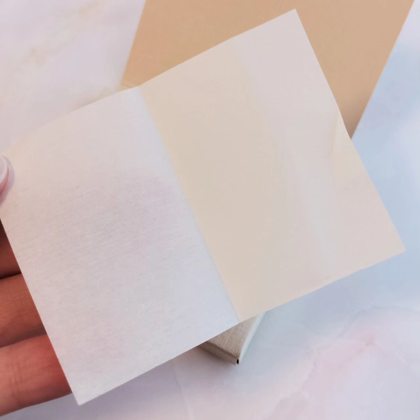 無印良品 紙おしろいのクチコミ「無印良品　紙おしろい

最近外出時にいつの間にか肌がテカテカになってしまっているのであぶらとり.....」（3枚目）