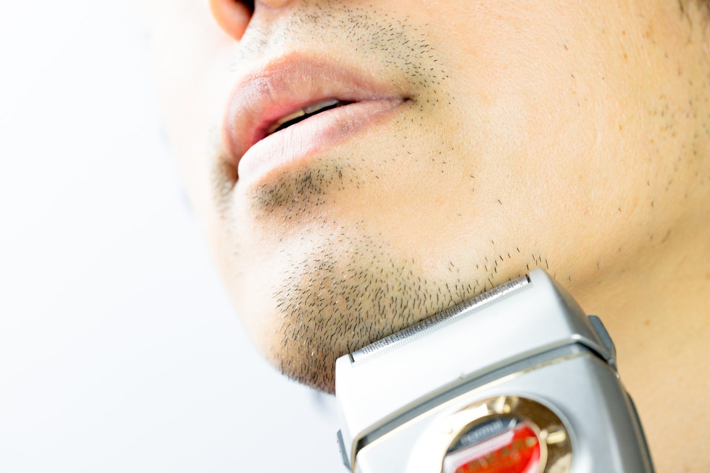 メンズがボディシェーバーを使うメリット!レディース用との違いや使い方・おすすめ人気シェーバーもご紹介の画像