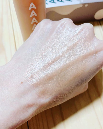 cherry on LIPS 「週末、LOFTでこんなハイライターを見つけました❣️パール感の..」(5枚目)