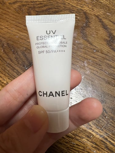 CHANEL UV エサンシエル コンプリートのクチコミ「CHANEL

UV エサンシエル 
30ml   SPF50/PA＋＋＋＋ フランス製🇫🇷 .....」（1枚目）