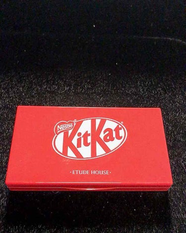ついに！！買ってしまいました🤤


KitKat✖️ETUDE HOUSE

チョコレートのいい匂いがします🍫


ミニサイズなので、持ち運びにも便利です💓

ただ、可愛すぎてKitKatの文字が消える