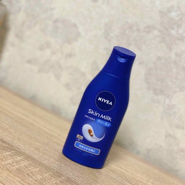 
NIVEA   ニベア
スキンミルク　クリーミィ

何年使ってるかわからないくらい愛用してるボディクリーム

冬は特に乾燥するので、これなしでは生きてけない😣
肌触りがさらさらだけど、もちもちで触って