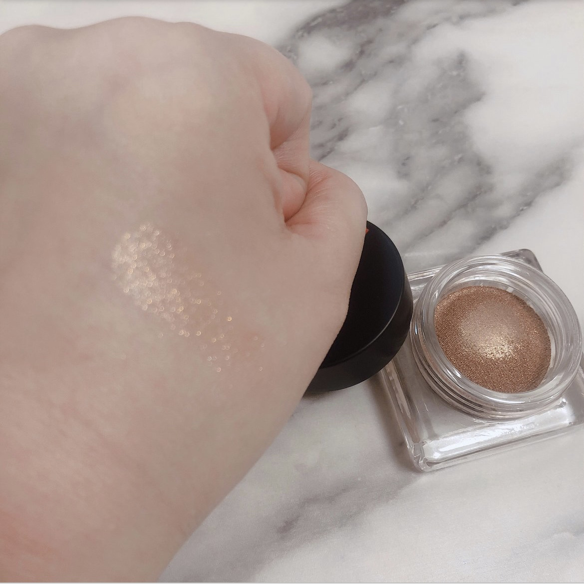 オーラデュウ プリズム 04 Aurora/SHISEIDO/単色アイシャドウを使ったクチコミ（2枚目）