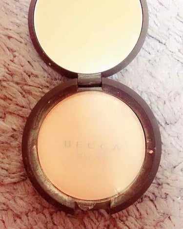 BECCA シマリング スキン パーフェクターのクチコミ「Becca x Jaclyn Hill Shimmering Skin Perfector P.....」（1枚目）