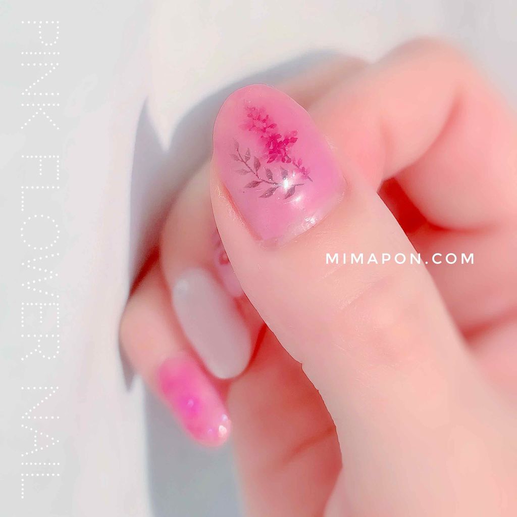 みまぽん on LIPS 「#セルフネイル♡少しアンティークなお花のシールとホログラムを使..」(3枚目)