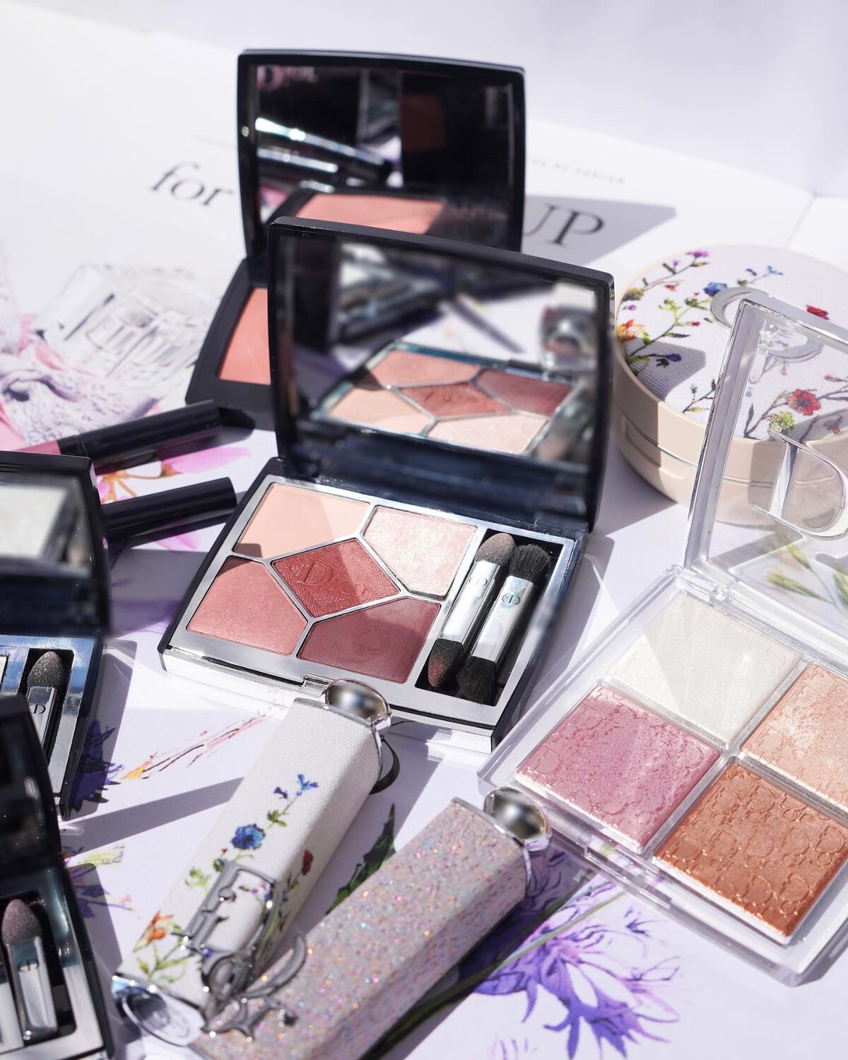 【新品】MISS DIOR PALETTE ディオール アイシャドウ チーク① I reviewed the Miss Dior palette! - YouTube