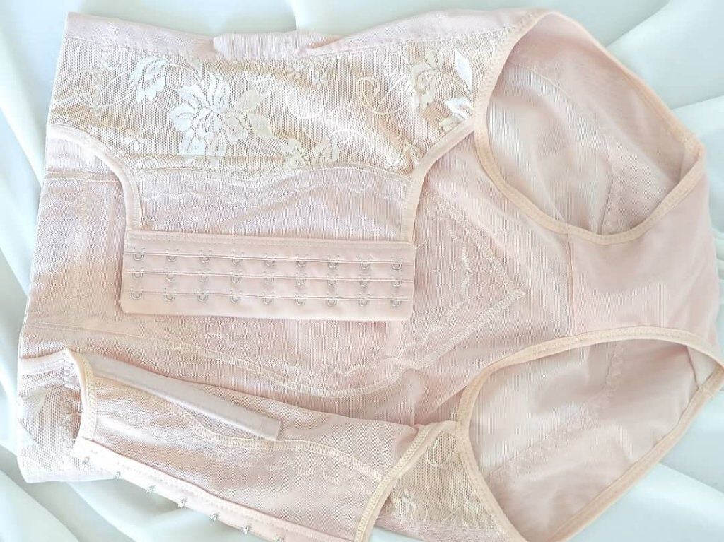 seiko_official on LIPS 「今夜の🤭🎵お、か、◯ではなーぃ🙄💔#モンステラshop#骨盤シ..」(3枚目)