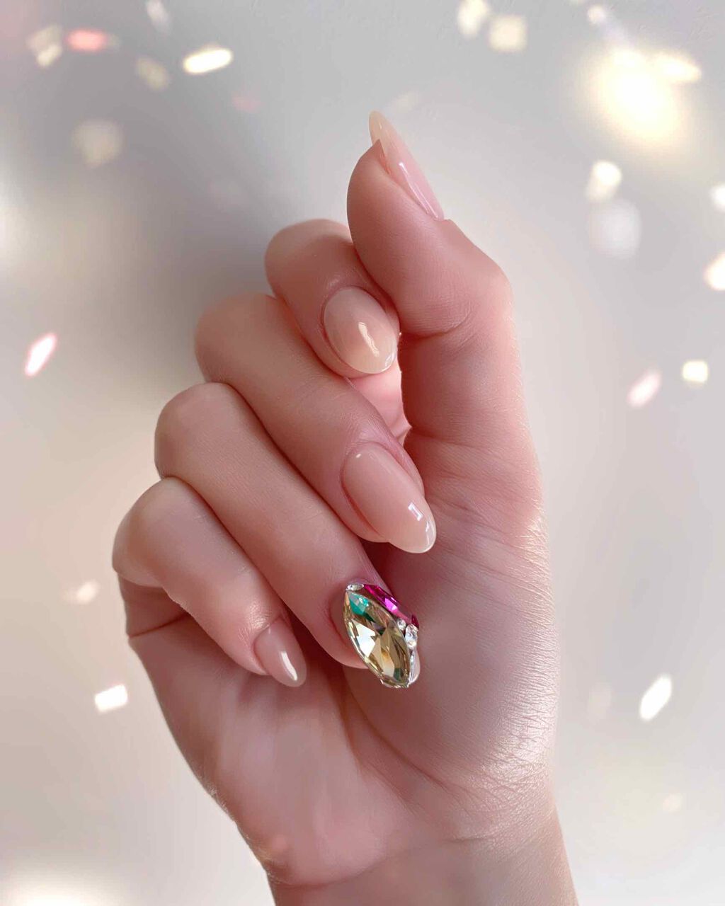 ✨🌔フレイヤ🌖✨ on LIPS 「今日はネイルサロンに行ってきました💅🏼一点に大きくビジューを付..」(2枚目)