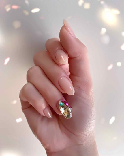 ✨🌔フレイヤ🌖✨ on LIPS 「今日はネイルサロンに行ってきました💅🏼一点に大きくビジューを付..」(2枚目)