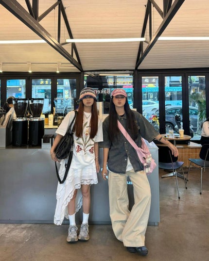 ひとみ on LIPS 「友達と会うのが楽しみです#コーデ#韓国コーデ#韓国ファッション..」(1枚目)