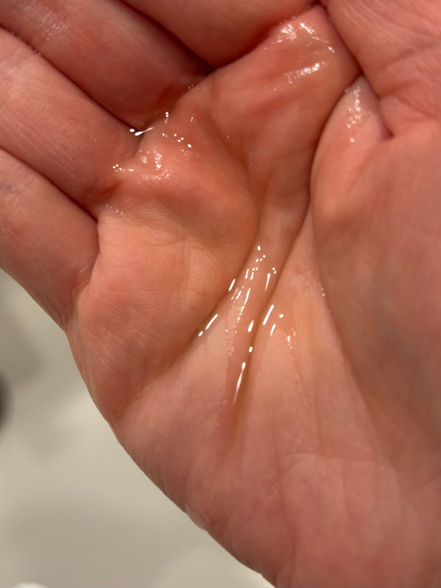 名無しのコスメ好きさん on LIPS 「サラサラのテクスチャのクレンジングオイルです。垂れやすいけど、..」(2枚目)