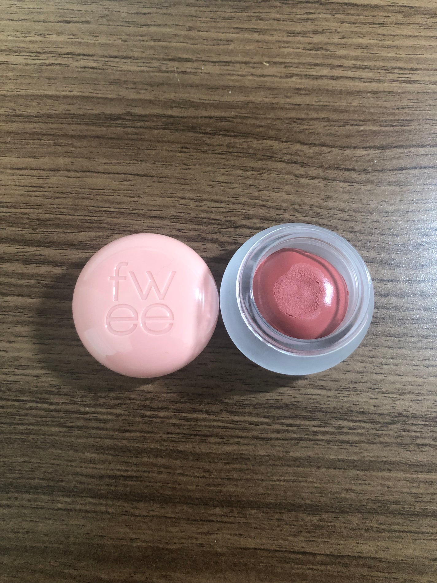 RIKO on LIPS 「fweeのリップ&チークは、さらっとしてて、リップにすると、結..」(2枚目)