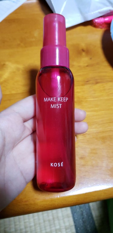 
　※画像が汚くてすみません🙇

　KOSEの【MAKE KEEP MIST】を友達に「オススメだよ！」と言われて買ってみました！
　
　私は化粧くずれがとても気になっていたのでとっても助かりました！
