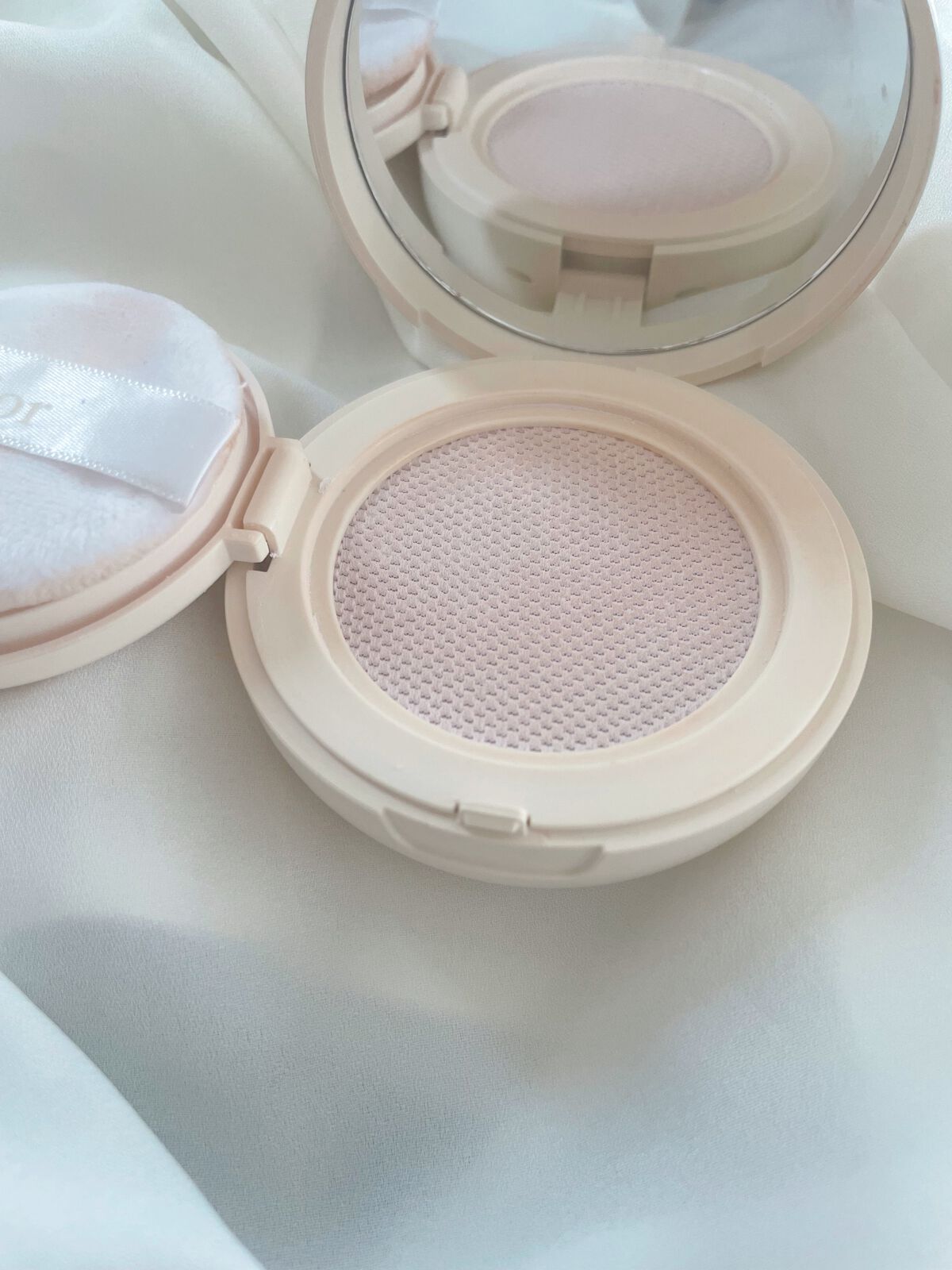 ディオールスキン フォーエヴァー クッション パウダー/Dior/ルースパウダーを使ったクチコミ(2枚目)