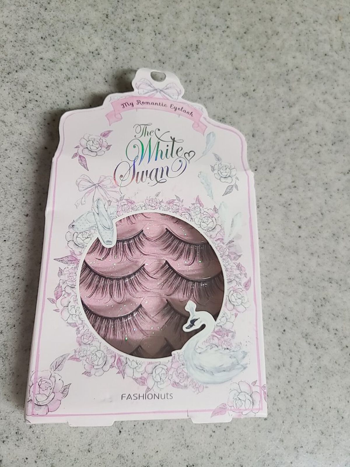 ☆白鳥つけまつげ🦢
☆￥不明

近くの雑貨屋さんで
買いました"(∩>ω<∩)"

パケが可愛くてついつい買っちゃったんですが

普段つけまつげつけないんですよね。。

価格忘れちゃったんですけど
300円くらいだったかも！！

帰宅後調