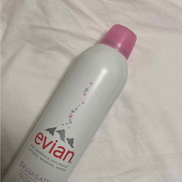 evian フェイシャルスプレー

もともと友達の誕生日で買うときにセットで買った方が安かったから買ったもの
どう使うかわからんくて色々調べて使ってみたら最高にいい

①朝化粧水とかでスキンケアする
②