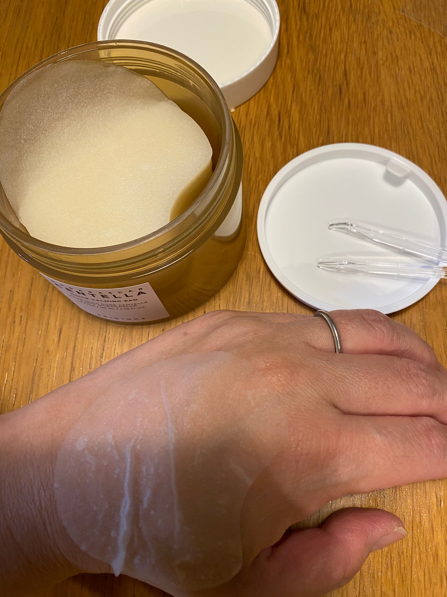 アッシュ on LIPS 「美容液がたっぷりのシートマスクが70枚も入っています。内蓋とピ..」(1枚目)