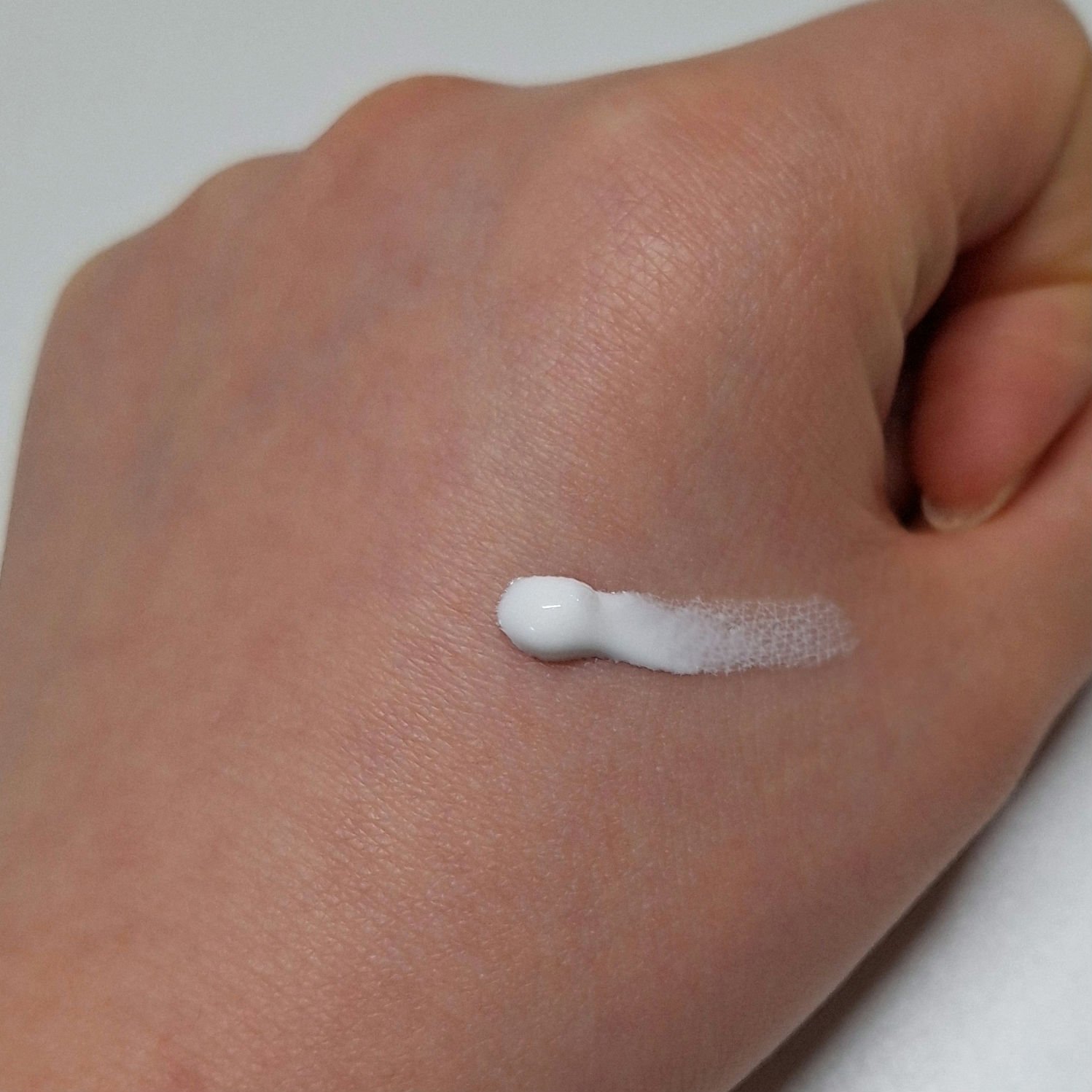 スーパーモイスチャーUVライトアップエッセンス/スキンアクア/日焼け止めローションを使ったクチコミ（3枚目）