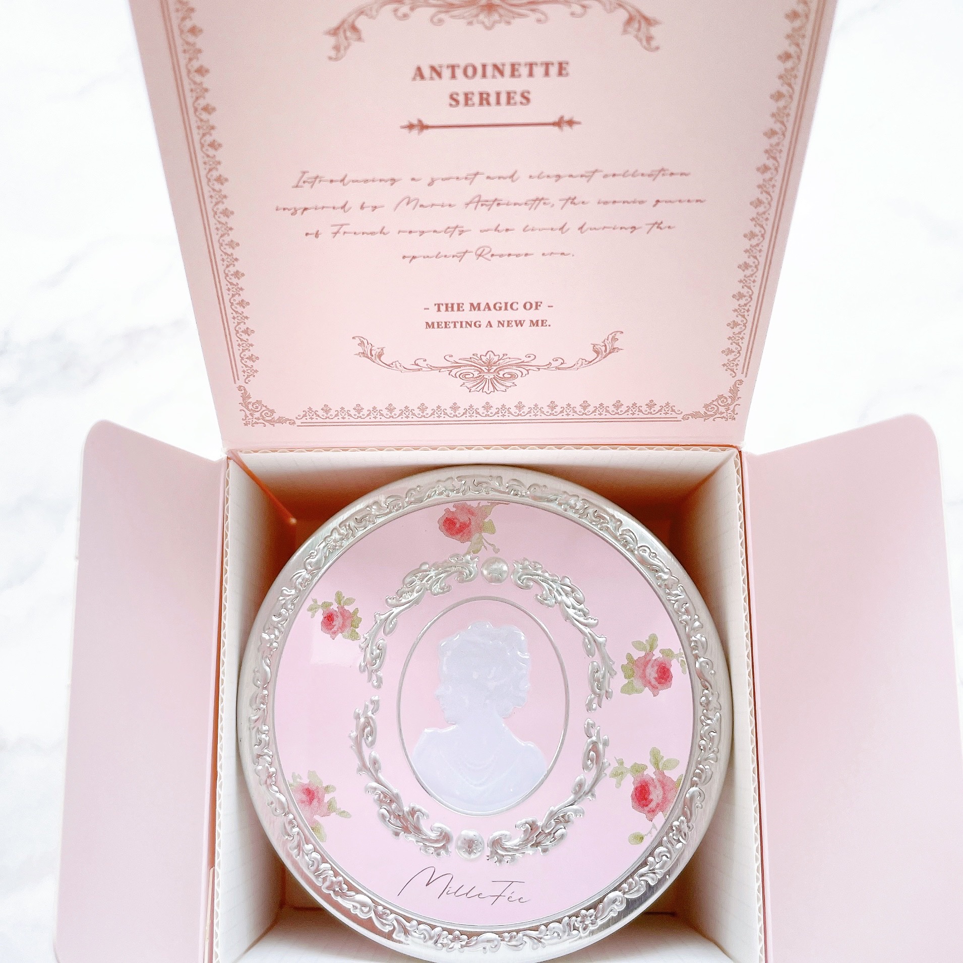 アントワネットペルルフェイスパウダー 02 パープルレーヌ/MilleFée/ルースパウダーを使ったクチコミ（2枚目）