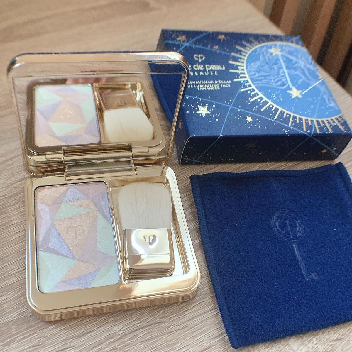 ル・レオスールデクラ /クレ・ド・ポー ボーテ/パウダーハイライトを使ったクチコミ(5枚目)