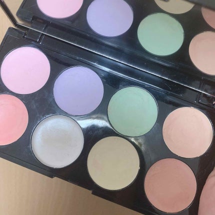 カラーコレクティング ウルトラ ベース コレクター パレット/MAKEUP REVOLUTION/パレットコンシーラーを使ったクチコミ(3枚目)