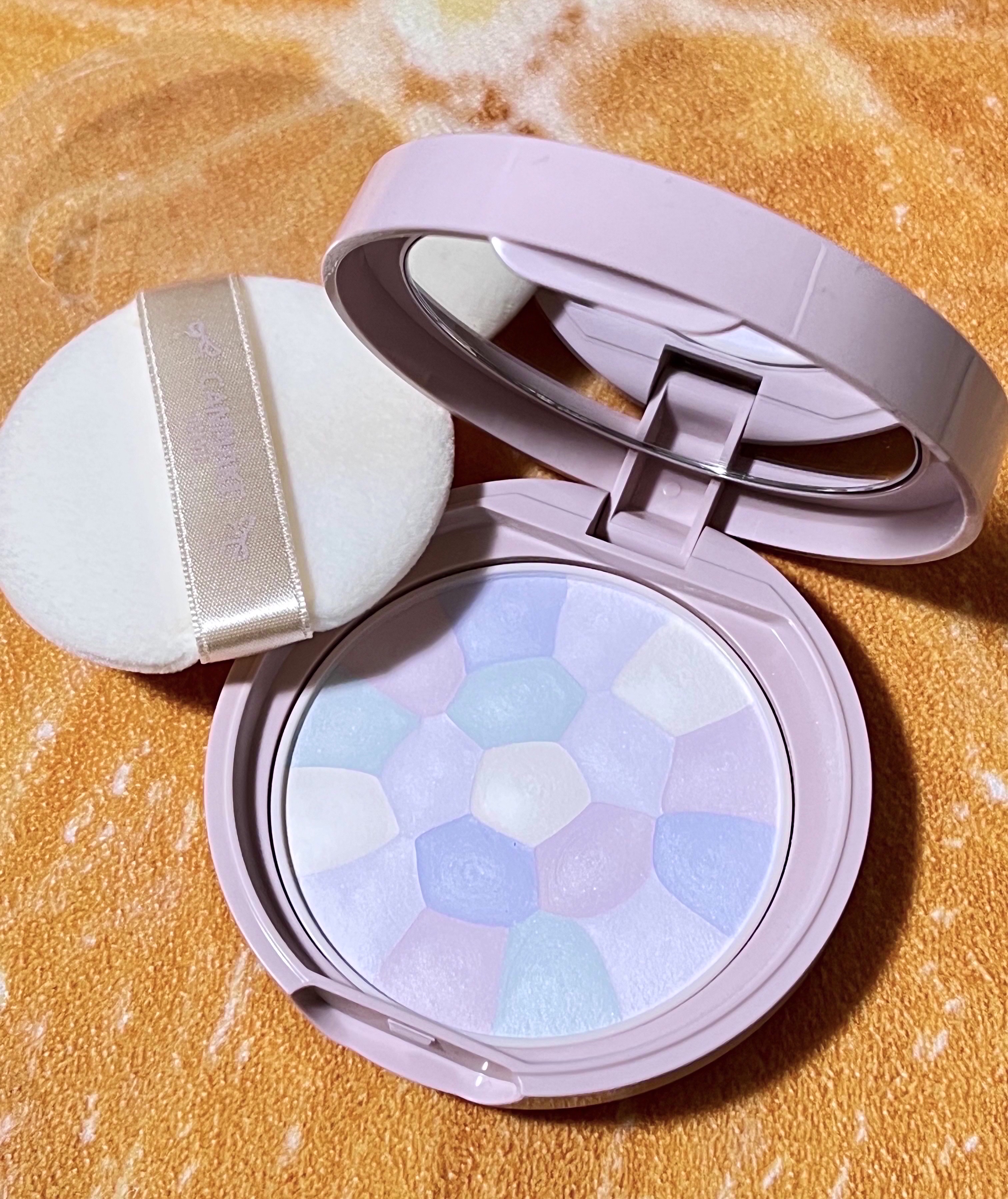 イルミネイティングフィニッシュパウダー　～Abloom～ 01 ハイドレンジアガーデン（限定ツイード容器）/キャンメイク/プレストパウダーを使ったクチコミ（1枚目）