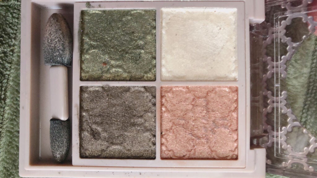 看護学生 写真無加工 on LIPS 「発色はあんまり良くないかも😓ラメは控えめなので、ナチュラルメイ..」(2枚目)