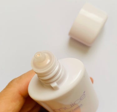 SPF50+ PA++++ でUVケアもできるプライマー。

毛穴カバーをしながら化粧崩れを防いでくれて、ラベンダーパールでトーンアップも叶うとか最強か！？

肌にピタッと密着してくれて、お肌ツヤツヤ 💖
日焼け止めいらないから厚塗り感ないのも嬉しい
(#^.^#)
の画像 その1