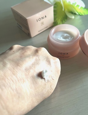 イオナR ラディアンス クリーム/イオナR (イオナアール)/フェイスクリームを使ったクチコミ（3枚目）