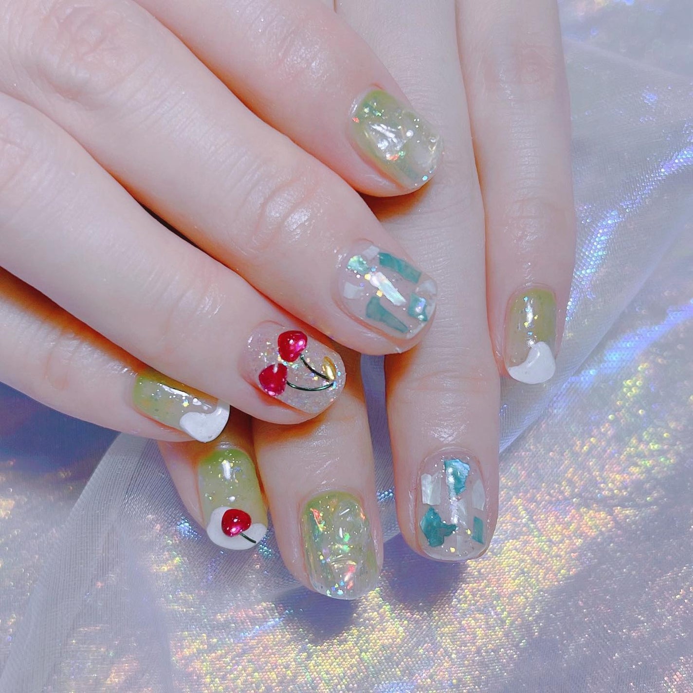 なかやまちえこ on LIPS 「クリームソーダ🌈⠀⠀@ousakichiyo⠀⠀#nail#n..」(3枚目)