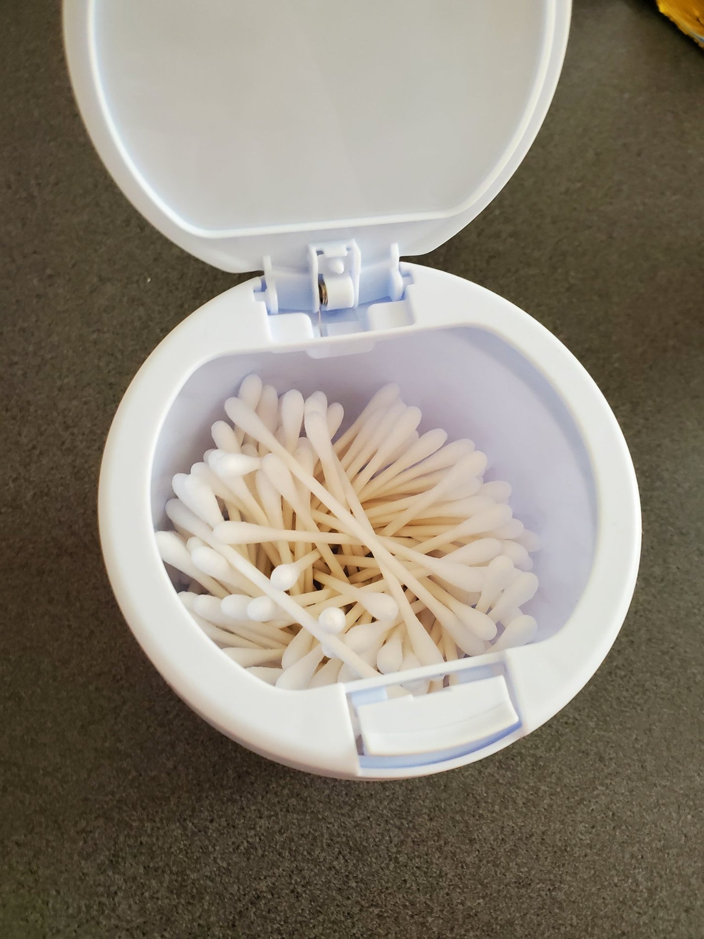 friend characters ワンタッチ綿棒ケース/DAISO/その他を使ったクチコミ(2枚目)