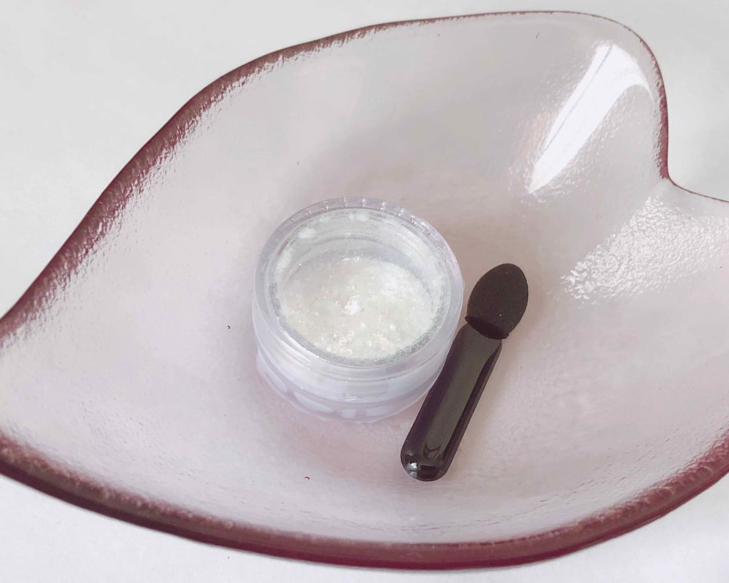 eternal basic EB シャイニーパウダーのクチコミ「シェルオパールを使用✨

このシャイニーパウダーすごく可愛いです❤️

きちんと専用チップもつ.....」（2枚目）