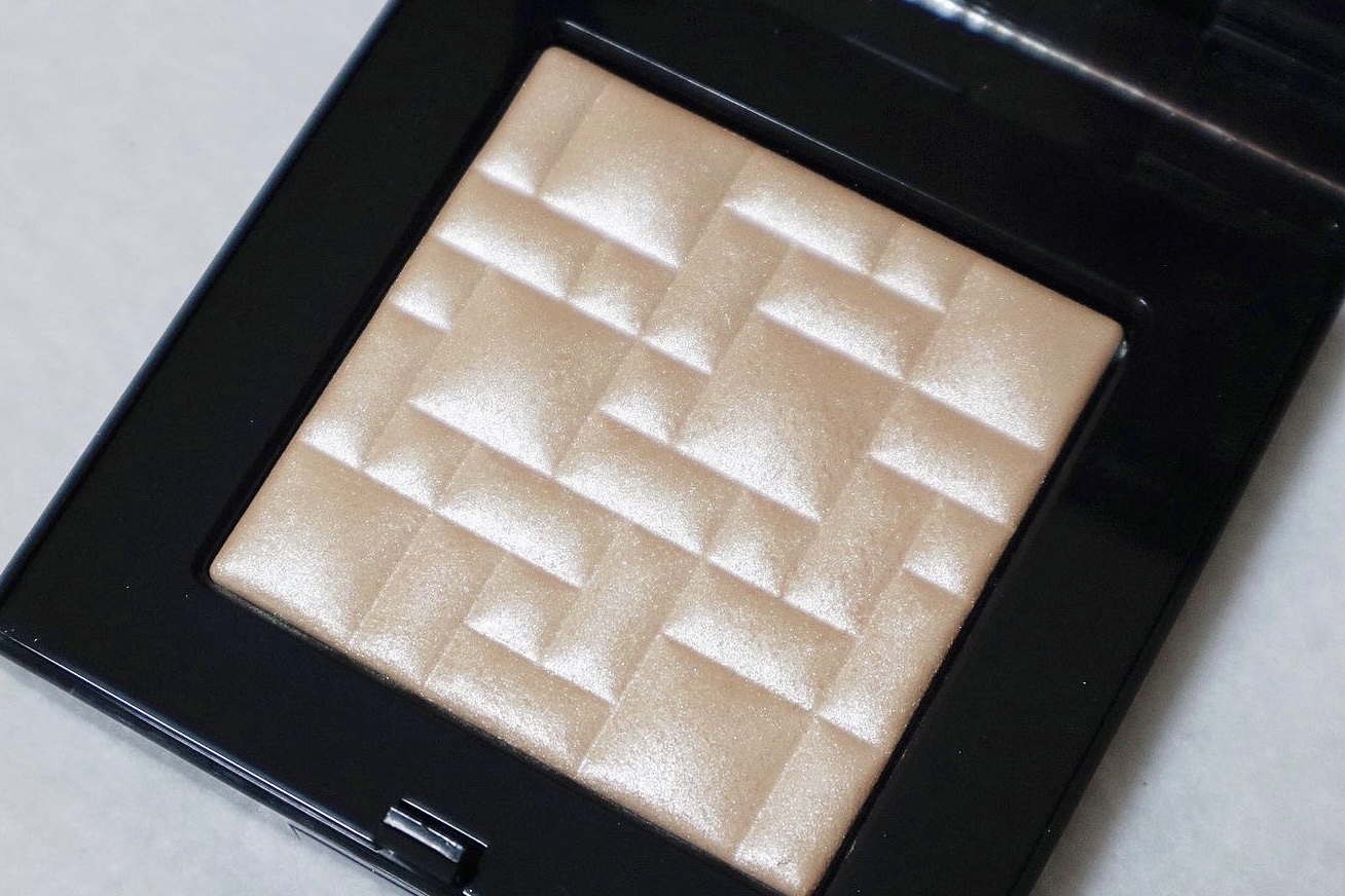 ハイライティング パウダー 35 クォーツグロウ/BOBBI BROWN/パウダーハイライトを使ったクチコミ（2枚目）