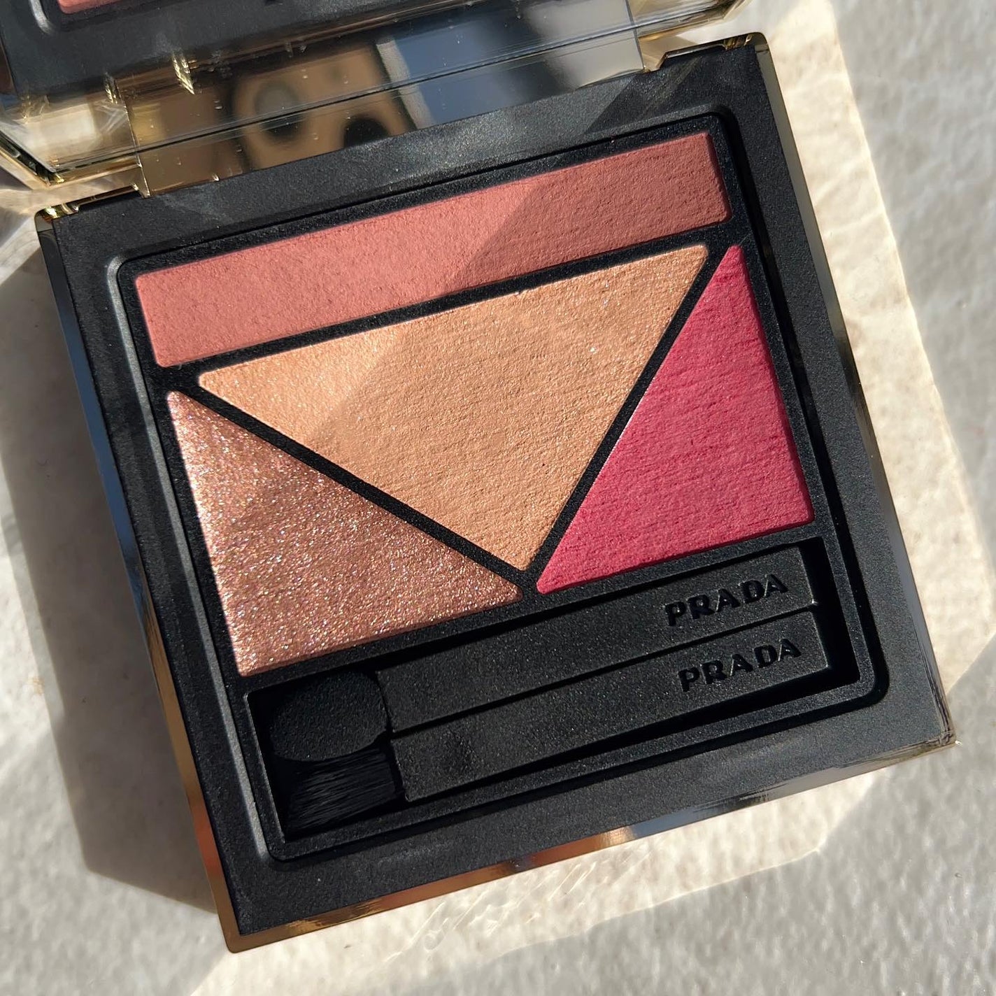 ダイメンションズ マルチエフェクト アイシャドウ|PRADA BEAUTY ダイメンションズ マルチエフェクト アイシャドウ|PRADA BEAUTY