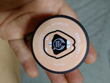 THE BODY SHOP ボーンリッピー リップバーム ウォーターメロンのクチコミ「唇でトロ〜っ✨けて、スイカの香り😍😍🥰THE BODY SHOP ボーンリッピーリップバーム　.....」（1枚目）