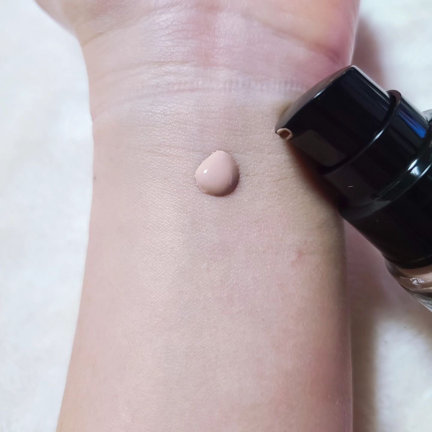 カラーステイ ロングウェア メイクアップ D 220 ナチュラル ベージュ/REVLON/リキッドファンデーションを使ったクチコミ（3枚目）