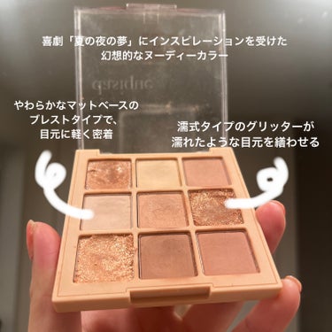 ＼みんな大好きdasique♡ 愛用してます／

商品名
デイジーク　シャドウパレット　
#03 ヌードポーション


デイジークのシャドウパレットの中でも
比較的肌の色に近い、明るい色が多く配色されているので、デイリー使いにも良く、捨て色がないところが嬉しい。

3種類のグリッターは発色が強くて、
しっかり輝いてくれます✨

ただ、一番大きい粒子のグリッターは定着しにくくて、ちょっとつけるのに苦労しました。
指先で適量取って、目元にトントンと叩きこむように塗ると◎


#dasique #シャドウパレット#03ヌードポーション#デイジーク#シャドウ#愛用品#20代後半コスメ#揺らぎ肌の画像 その1