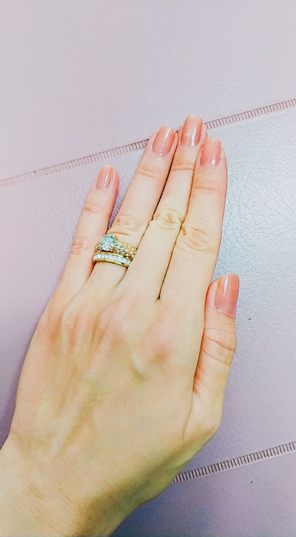 ズボラ主婦💄💄💄
節約主婦のたまにはご褒美ネイル💅🌹🌹が

エスプリークの🌹
ベージュとピンクを混ぜて💅💫💫💫

王道ネイル、男性ウケネイル、仕事ＯＫネイルを作りました🌹

暗すぎず、明るすぎずのネイル💅が完成です