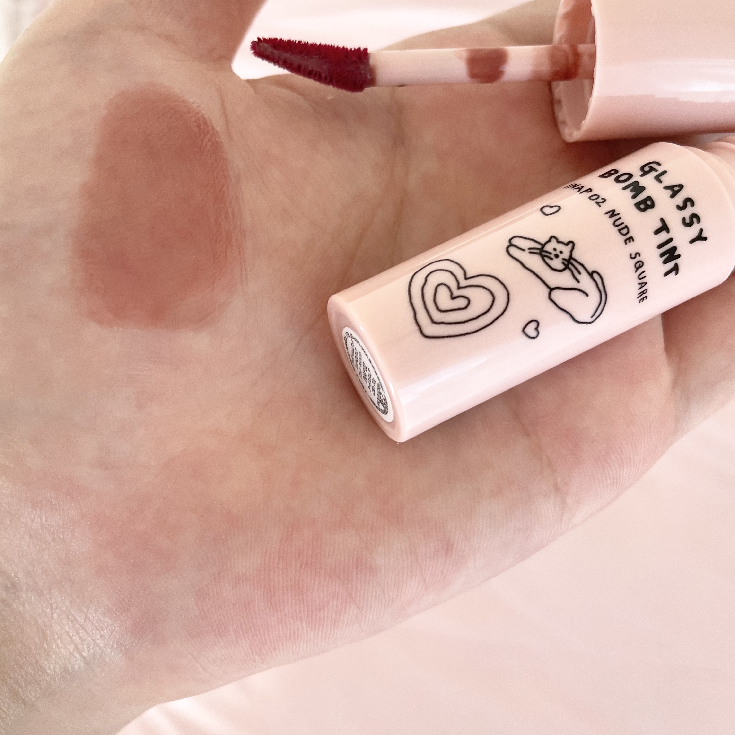 グラッシーボムティント INAP02 ヌードスクエア/&nd by rom&nd/リップティントを使ったクチコミ（1枚目）