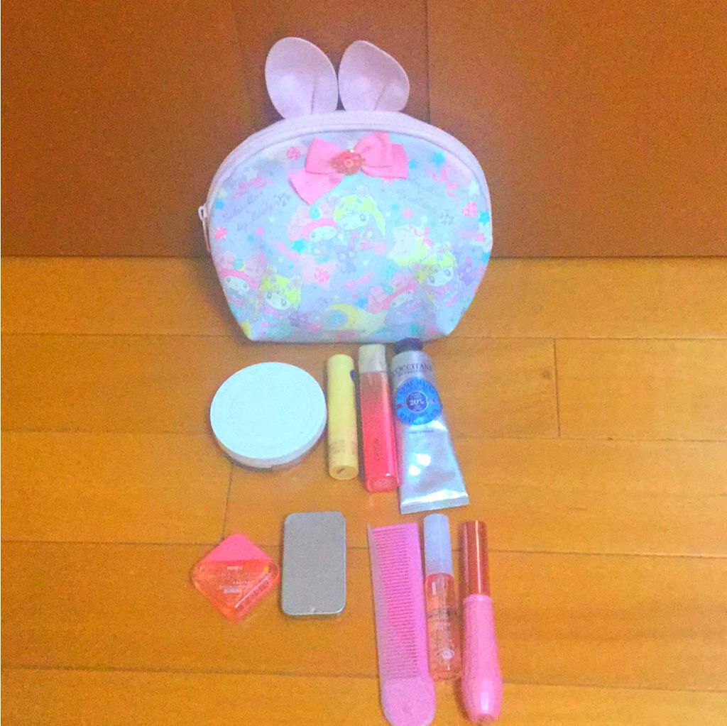 奈々香-ななか- on LIPS 「メイクポーチの中身公開!かこ様の#みんなのメイクポーチ事情の企..」(1枚目)