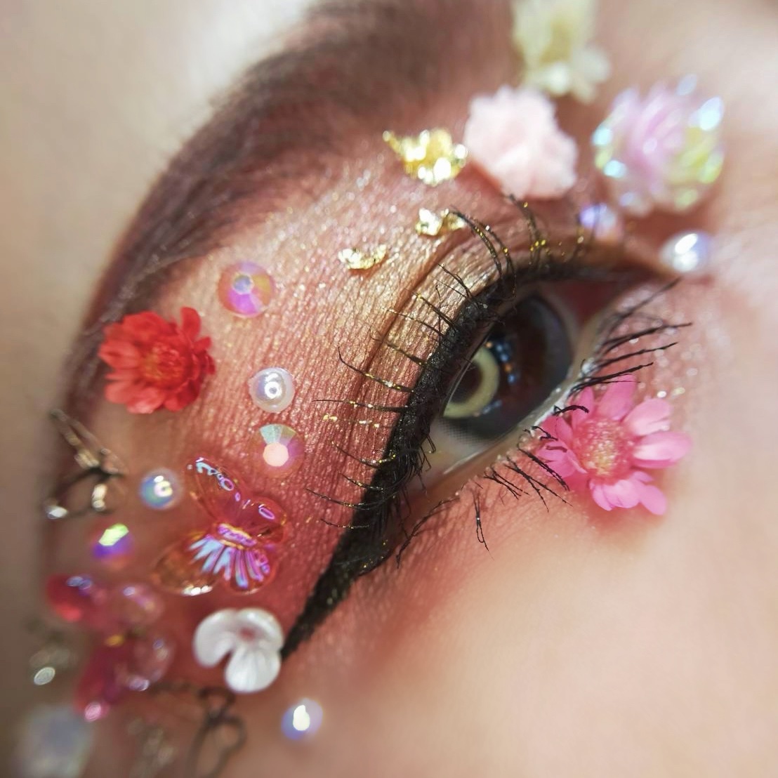 ミネラルクラッシィシャドー/エトヴォス/アイシャドウパレットを使ったクチコミ（2枚目）