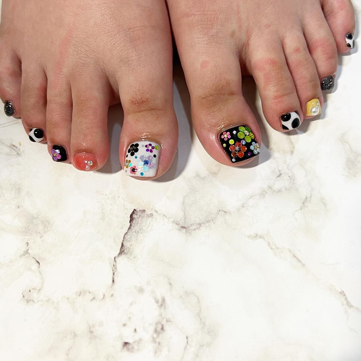 cst on LIPS 「#summernails#footnail#夏ネイル#お花ネイ..」(2枚目)