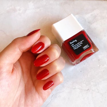 💅ネイルズインク　ライフハック
セクスティング

鮮やかな赤のカラー❤️

冬の白いニットに合いそうと思って購入！

安定の塗りやすさと発色、
もちの良さでお気に入り✨

写真はベースコート＋二度塗りで