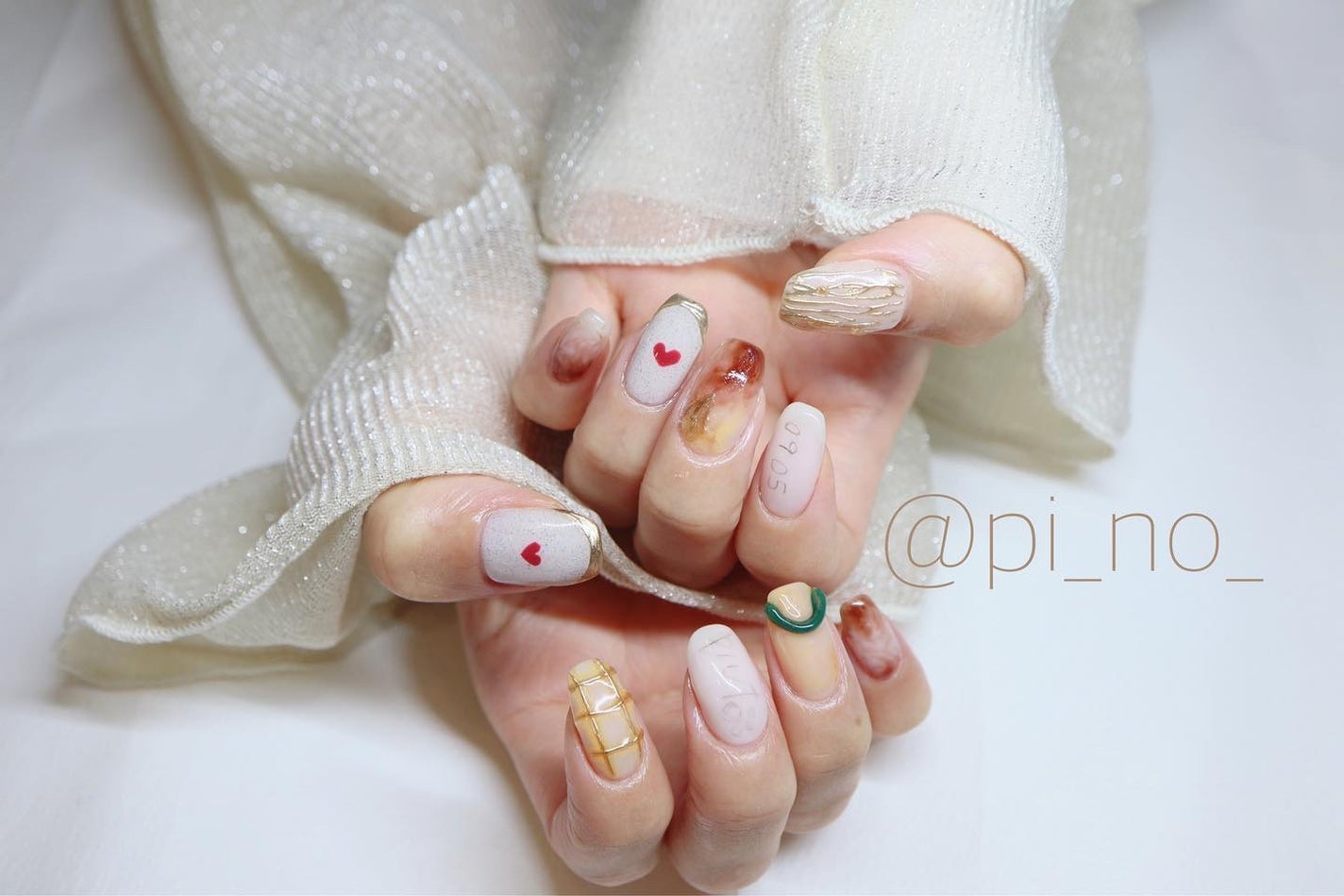 shino on LIPS 「プルートモチーフネイル💅落書きアートはプルートの誕生日とサイン..」(1枚目)