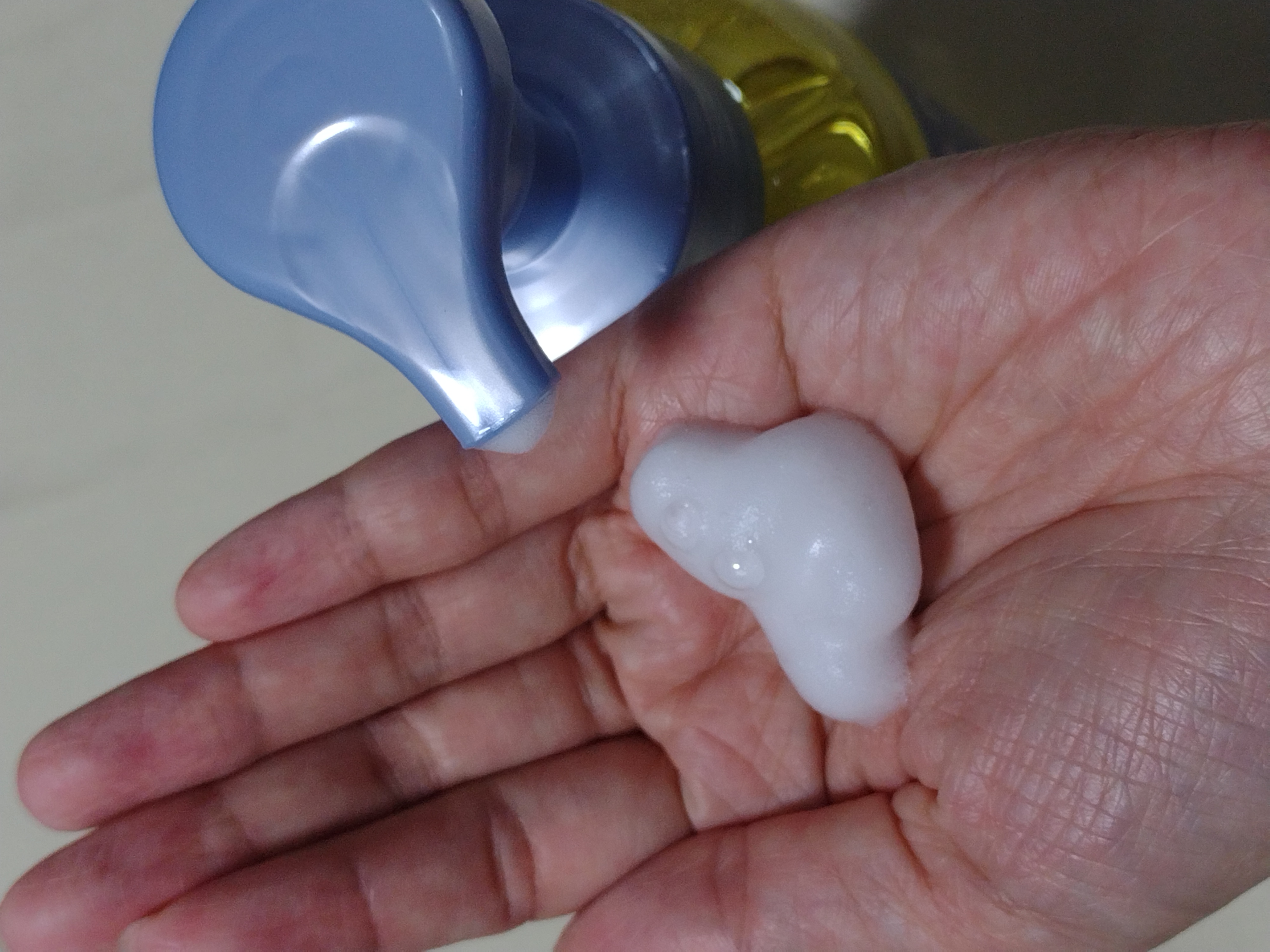 スムース泡シャンプー〈ホワイトティーの香り〉/SGNI/市販シャンプーを使ったクチコミ（3枚目）